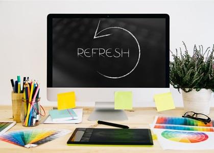 computer screen. text: refresh