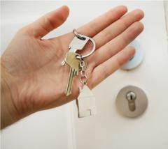 keys in hand